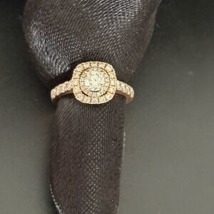 Elegant Gold Diamond Ring